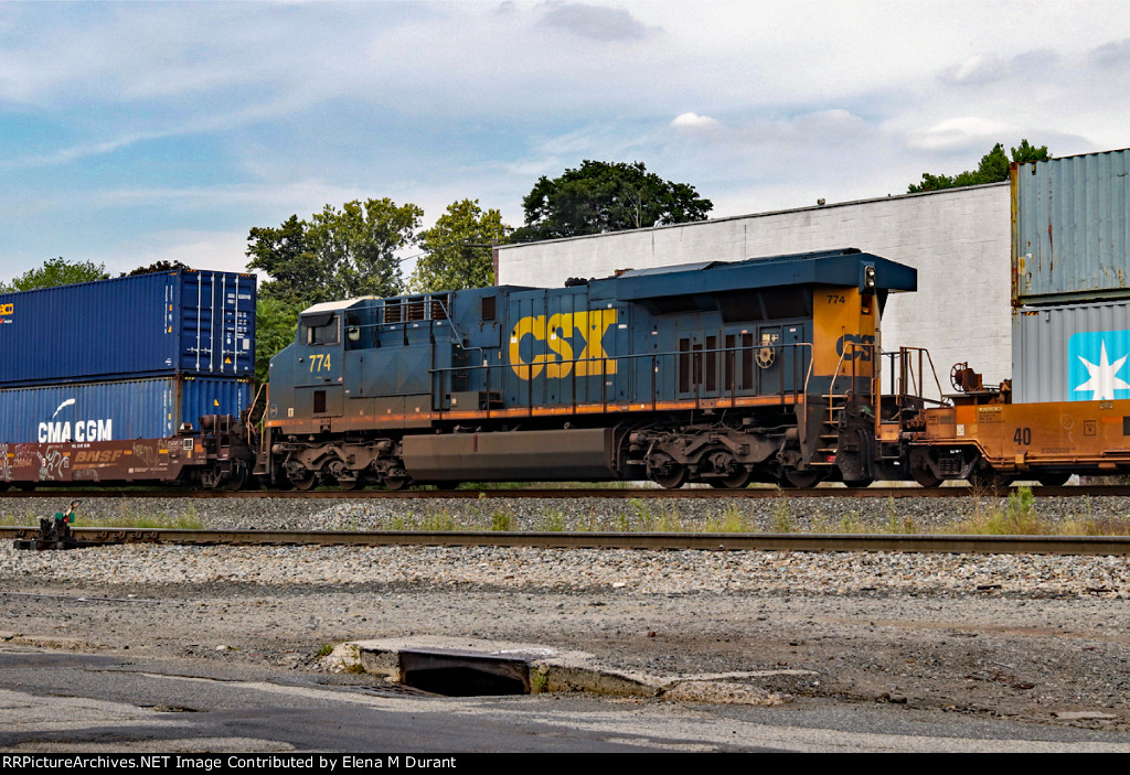 CSX 774 on I-156